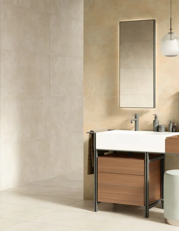 Baño con azulejos efecto cemento en tonos cálidos, colección Pictura de Naxos