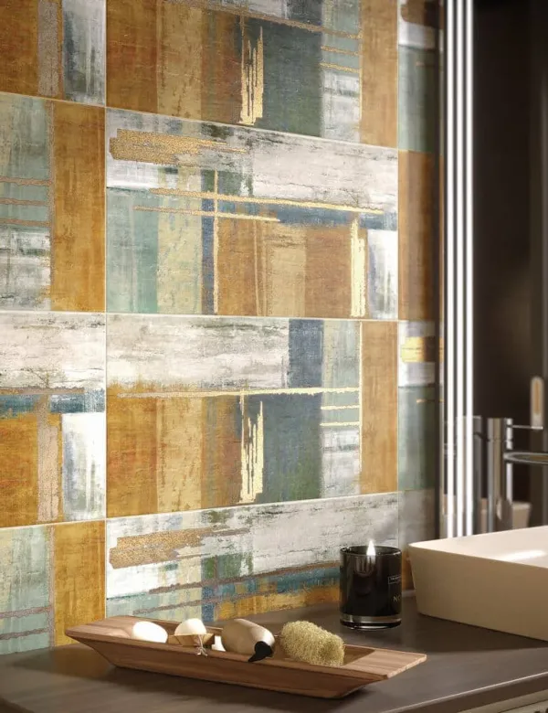 Baño con azulejos efecto cemento en tonos cálidos, colección Pictura de Naxos