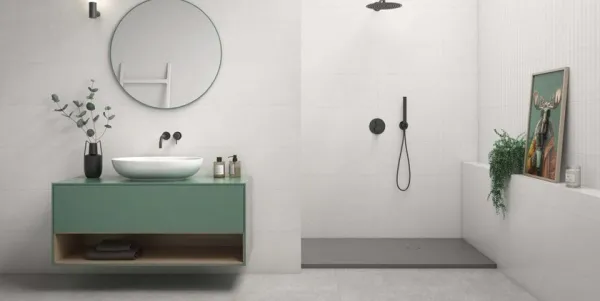 Baño con azulejos efecto cemento en tonos neutros, colección Portland de Geotiles