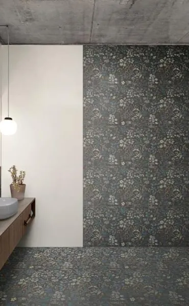 Baño con azulejos efecto cemento en tonos neutros, colección Poster de Marazzi