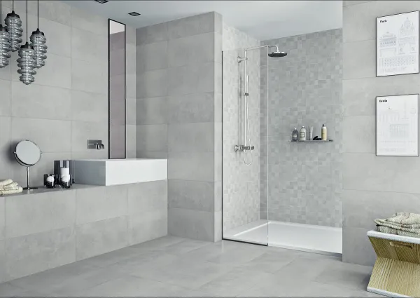 Baño con azulejos efecto cemento en tonos neutros, colección Traffic de Cifre