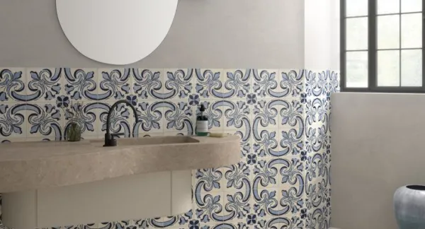 Baño con azulejos efecto hidráulico, colección Ares de Equipe