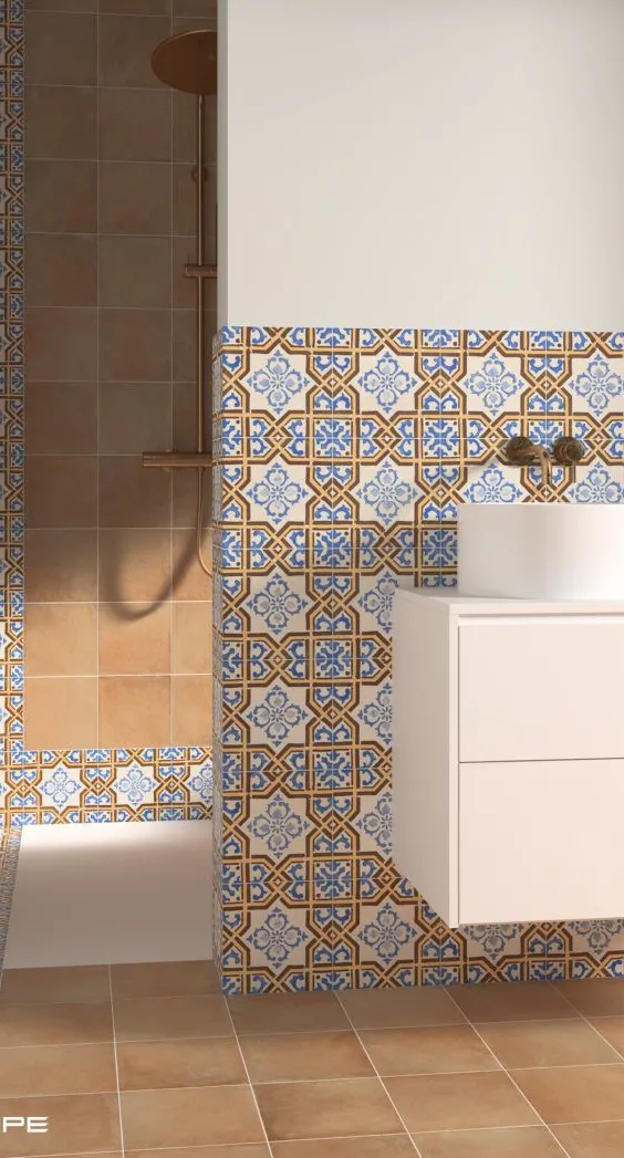 Baño con azulejos efecto hidráulico en tonos cálidos, colección Ares de Equipe