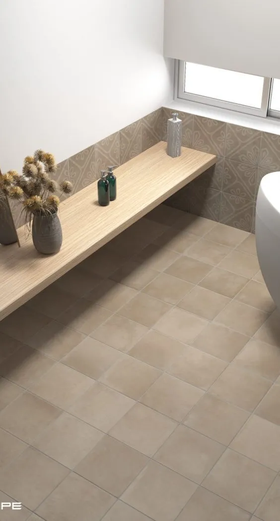 Baño con azulejos efecto hidráulico en tonos cálidos, colección Ares de Equipe