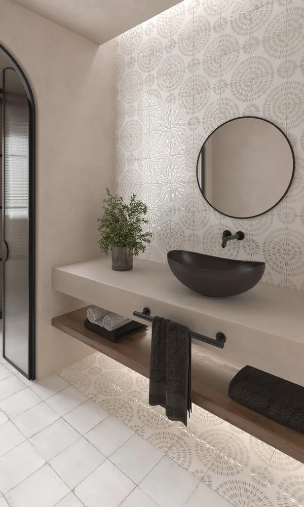 Baño con azulejos efecto hidráulico, colección Atlantique de Dune