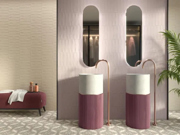 Baño con azulejos efecto hidráulico en tonos cálidos, colección Bel histoire de Revoir Paris