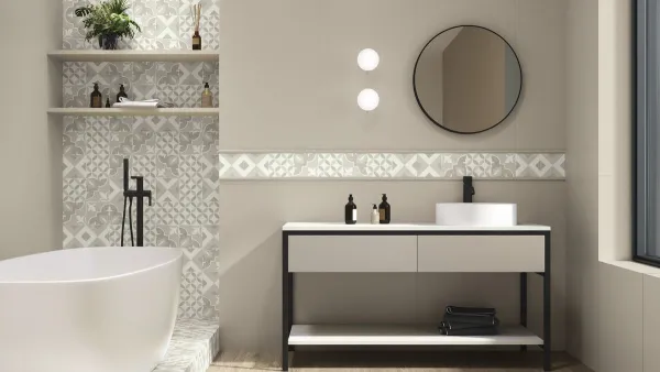 Baño con azulejos efecto hidráulico en tonos neutros, colección Brianna de Ape