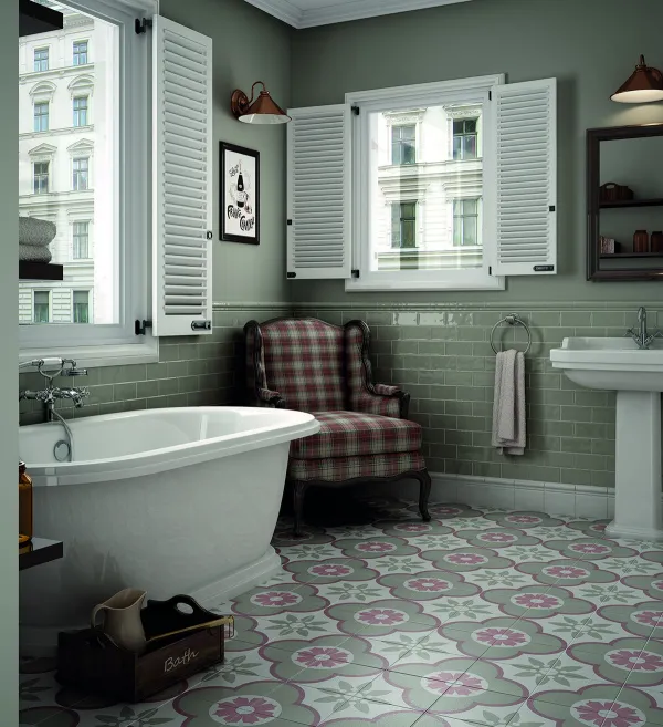 Baño con azulejos efecto hidráulico en tonos fríos, colección Caprice de Equipe