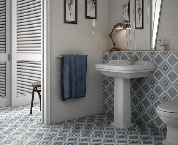 Baño con azulejos efecto hidráulico, colección Caprice de Equipe