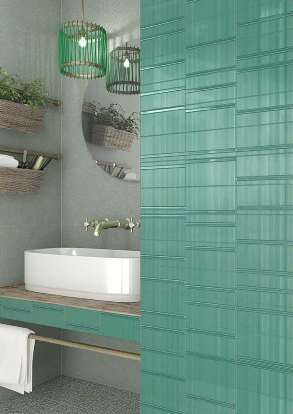 Baño con azulejos efecto hidráulico en tonos fríos, colección Corso de Vives