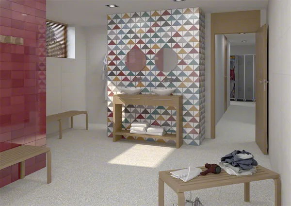 Baño con azulejos efecto hidráulico en tonos cálidos, colección Corso de Vives