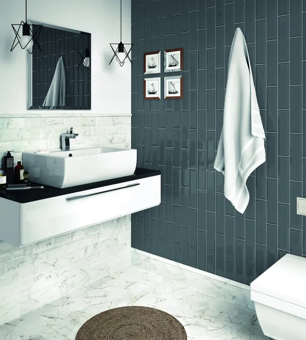 Baño con azulejos efecto hidráulico en tonos fríos, colección Metro de Equipe