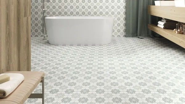 Baño con azulejos efecto hidráulico, colección Siena de Ape