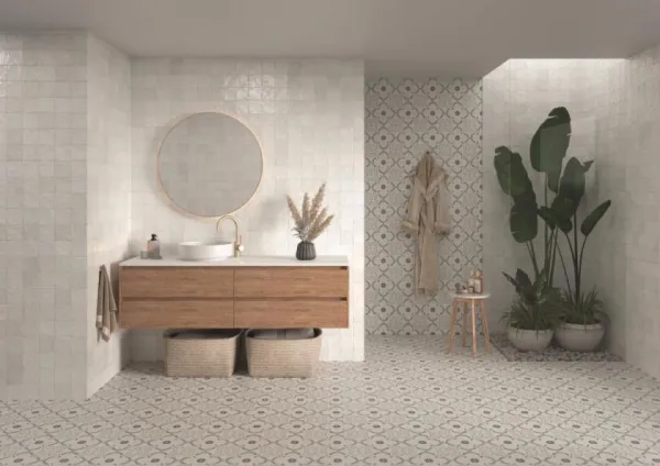 Baño con azulejos efecto hidráulico, colección Sirocco de Harmony
