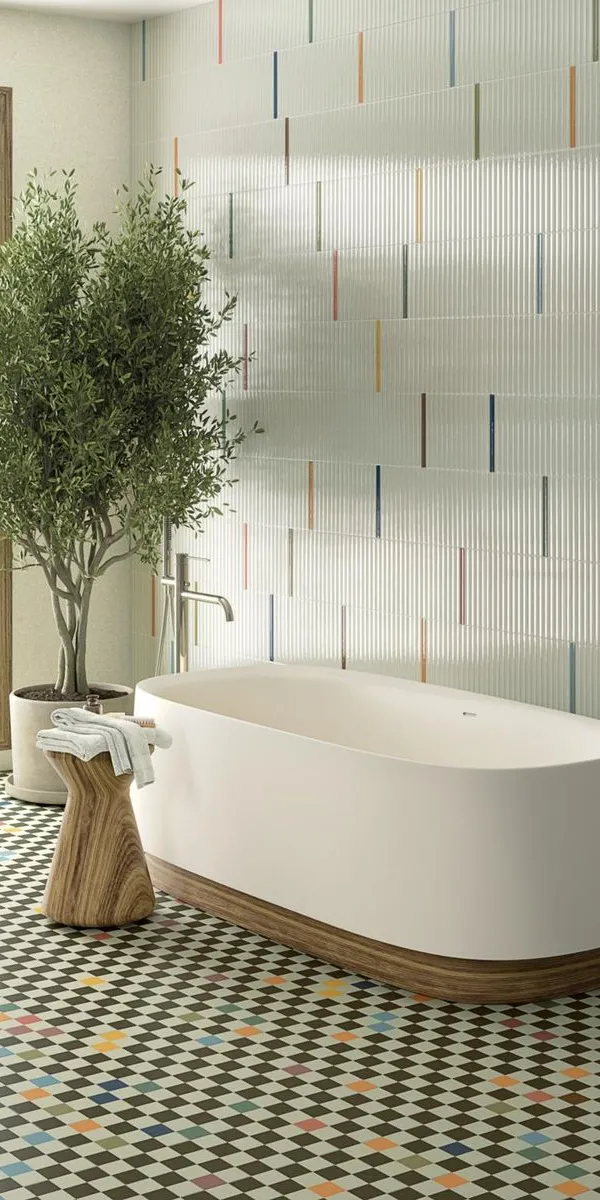 Baño con azulejos efecto hidráulico, colección Surf de Vives