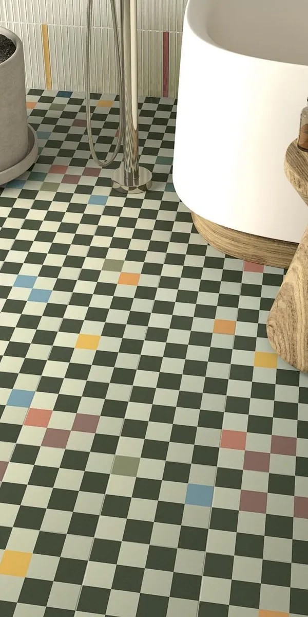 Baño con azulejos efecto hidráulico, colección Surf de Vives