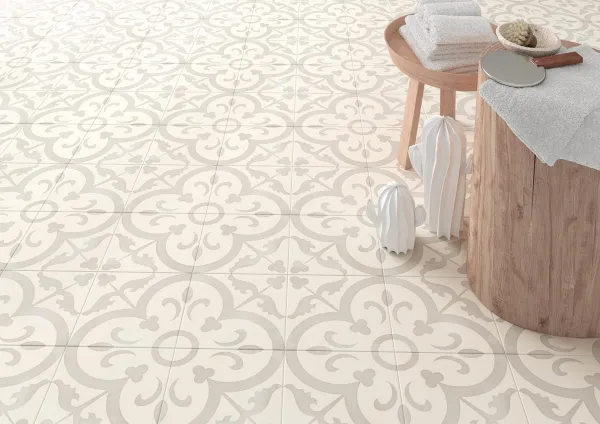 Baño con azulejos efecto hidráulico, colección Svenska de Vives