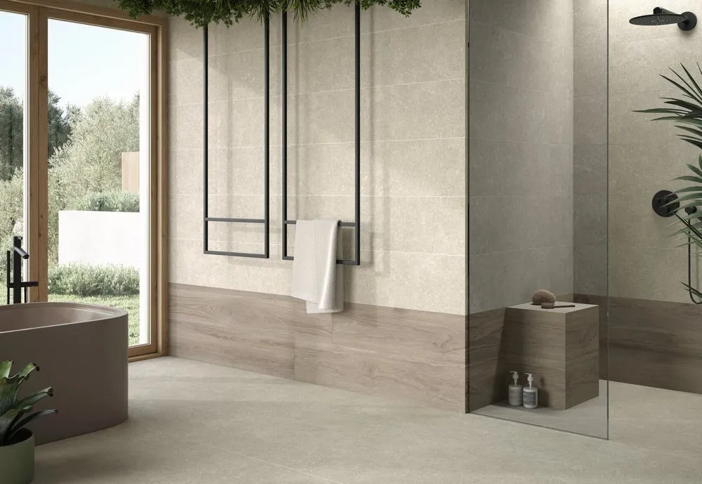 Baño con azulejos efecto madera, colección Albar de TAU ceràmica