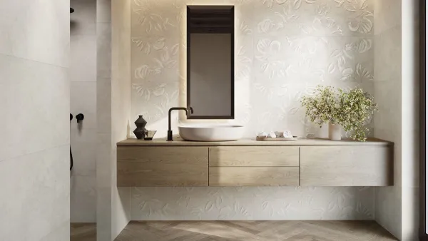 Baño con azulejos efecto madera, colección Bergen de Grespania