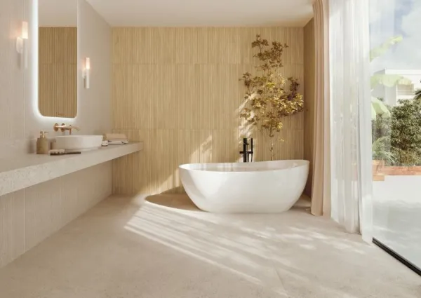 Baño con azulejos efecto madera en tonos cálidos, colección Bloom de Museum