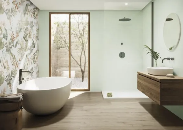 Baño con azulejos efecto madera, colección Ikon de Argenta