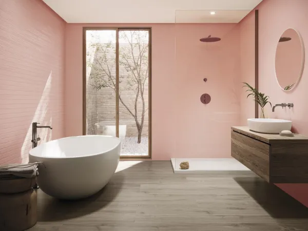 Baño con azulejos efecto madera en tonos cálidos, colección Ikon de Argenta