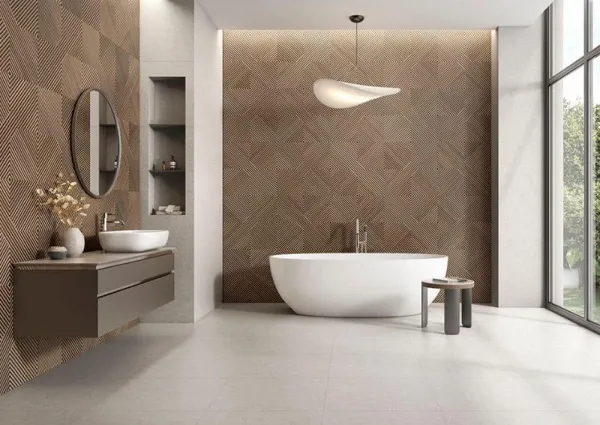Baño con azulejos efecto madera en tonos cálidos, colección Wood story de Colorker