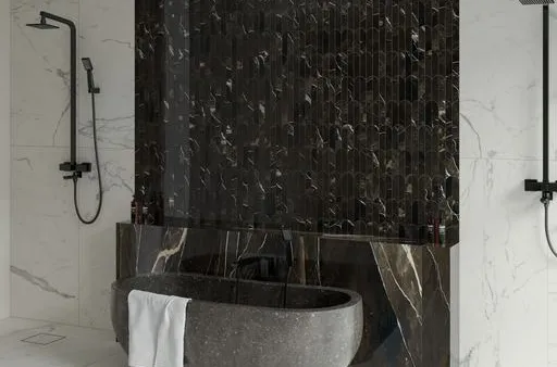 Baño con azulejos efecto mármol en tonos neutros, colección Allmarble de Marazzi