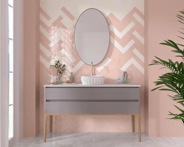 Baño con azulejos efecto mármol en tonos cálidos, colección Amazonite de Dune
