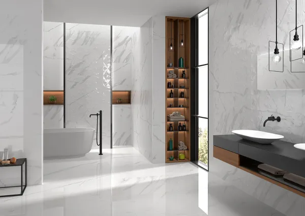 Baño con azulejos efecto mármol en tonos neutros, colección Baranello wall de TAU ceràmica