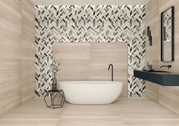 Baño con azulejos efecto mármol en tonos cálidos, colección Cartago de Durstone