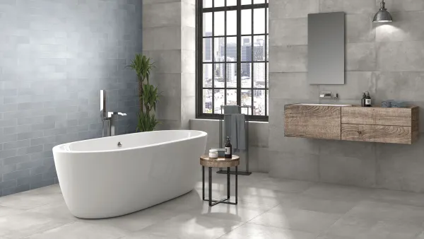 Baño con azulejos efecto mármol en tonos neutros, colección Detroit de Aleluia