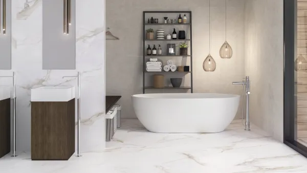 Baño con azulejos efecto mármol en tonos neutros, colección Diamond gold de Cifre