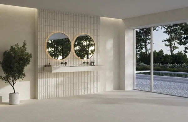 Baño con azulejos efecto mármol en tonos neutros, colección Eden de Museum