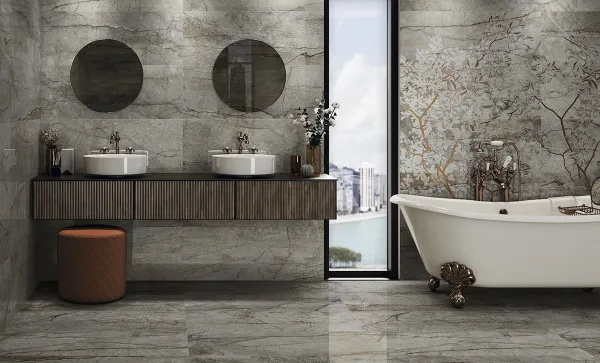 Baño con azulejos efecto mármol en tonos neutros, colección Essence de Fanal