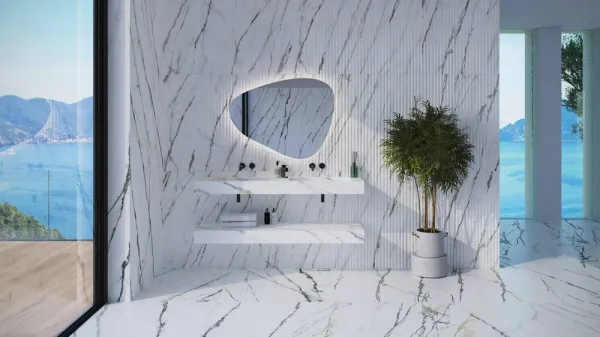 Baño con azulejos efecto mármol en tonos fríos, colección Matcha de Museum