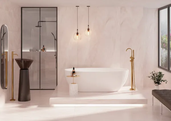 Baño con azulejos efecto mármol en tonos cálidos, colección Pink canyon de Magnífica