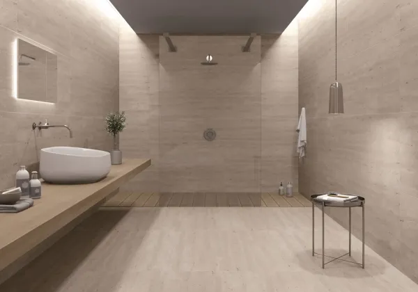 Baño con azulejos efecto mármol en tonos cálidos, colección Travertino de Magnífica