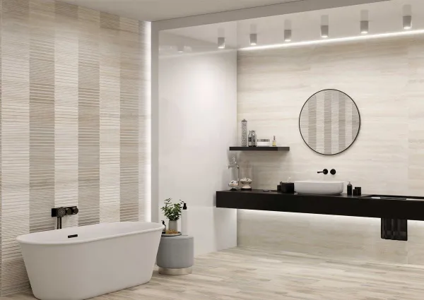 Baño con azulejos efecto mármol, colección Travertino de TAU ceràmica
