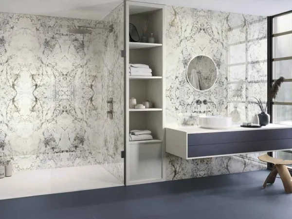 Baño con azulejos efecto monocolor, colección Alpen quartz de Ape