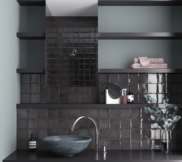 Baño con azulejos efecto monocolor en tonos fríos, colección Altea de Mayolica