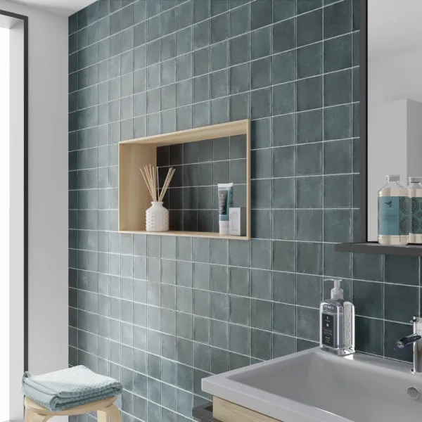 Baño con azulejos efecto monocolor en tonos fríos, colección Argile de Equipe