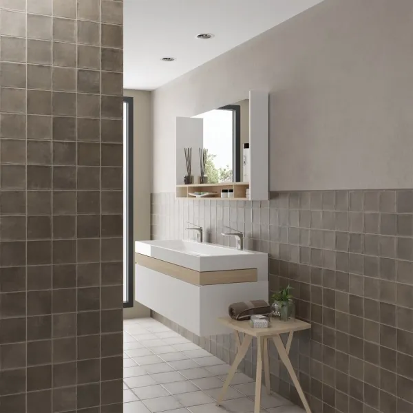 Baño con azulejos efecto monocolor, colección Argile de Equipe
