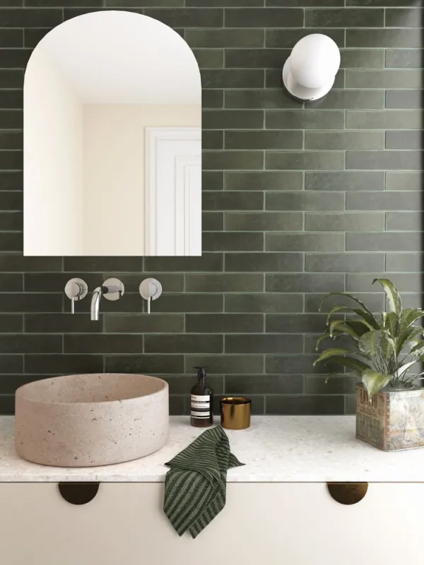 Baño con azulejos efecto monocolor, colección Argile de Equipe