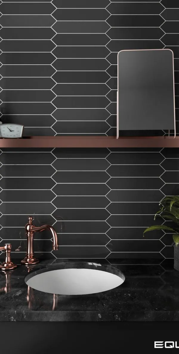 Baño con azulejos efecto monocolor en tonos neutros, colección Arrow de Equipe