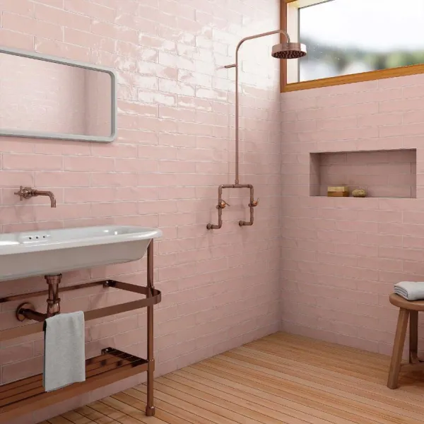 Baño con azulejos efecto monocolor en tonos cálidos, colección Aston de Mayolica