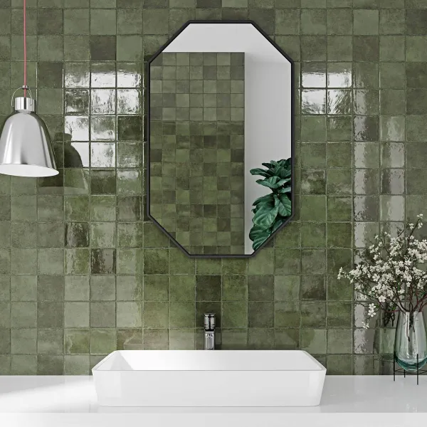 Baño con azulejos efecto monocolor en tonos fríos, colección Bright de Ribesalbes