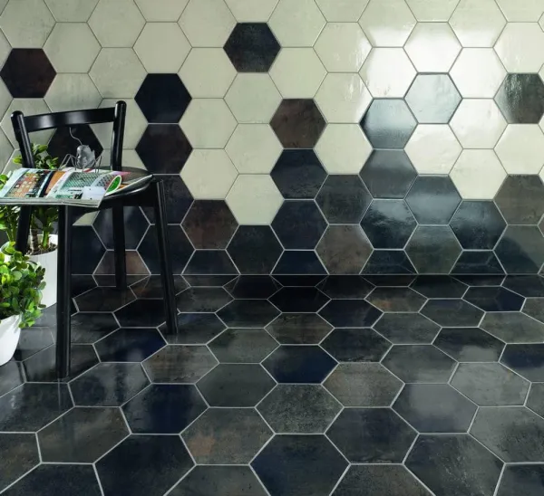 Baño con azulejos efecto monocolor en tonos fríos, colección Capri de Natucer