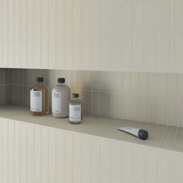 Baño con azulejos efecto monocolor en tonos neutros, colección Chalk de DNA Tiles