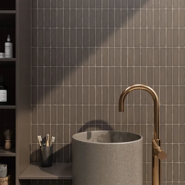 Baño con azulejos efecto monocolor en tonos cálidos, colección Chalk de DNA Tiles